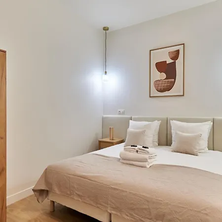 Apartment With Ac Buttes Chaumont Park